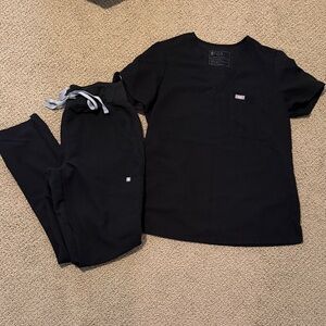 FIGS Charcoal Scrub Set